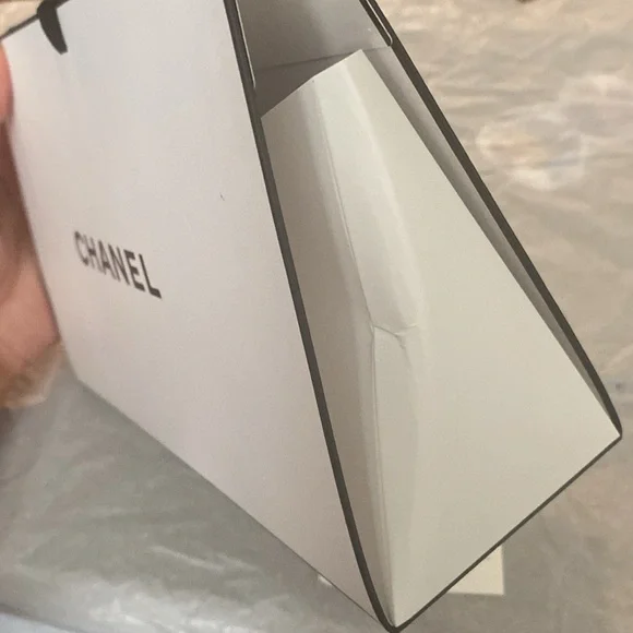 Chanel Bow Tie Gift Bag and Chanel No 5 sample Eau de Toilette - Picture 5 of 6